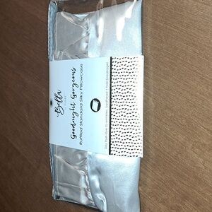 Bella Ruffled Silky Pillowcase Ta.